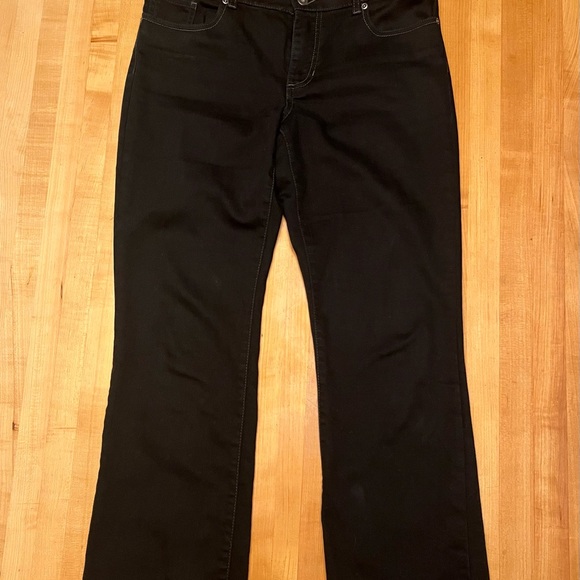 Chico’s Platinum Denim black mid rise bootcut jeans. Pants Size 6 NWOT - Picture 2 of 6
